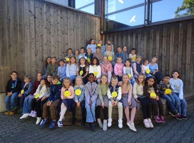 Gruppenfoto Patenkinderbesuch an der GS Teisbach